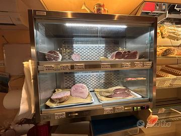 Vetrina refrigerata salumi
