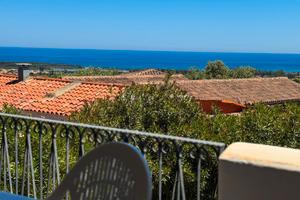 Bilocale con 4 posti letto, vista mare e piscina