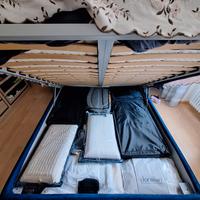 letto matrimoniale con cassettone e comodini