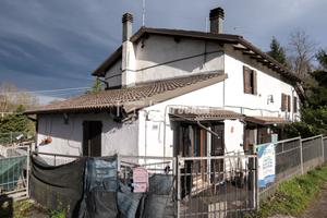 Porzione di casa a Serramazzoni 5 locali