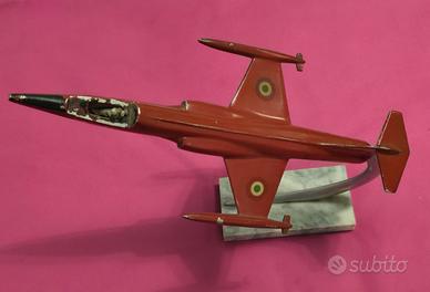 modellino aereo militare in metallo