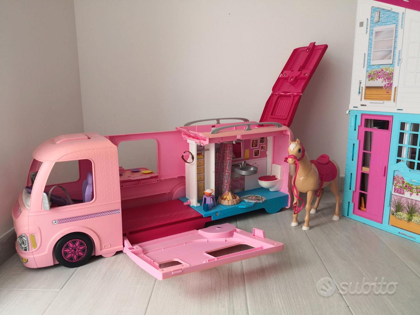 Casa (30) e Camper di Barbie (50) - Tutto per i bambini In vendita a Torino