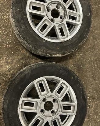 2 cerchi in lega ford con gomme 195/60/15 nuove