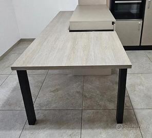 Tavolo per penisola + gambe quadrate + staffe