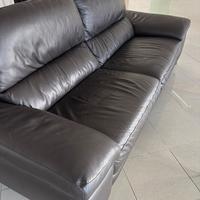 Divano in pelle usato come nuovo