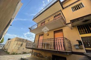 2 LOCALI A RIPOSTO