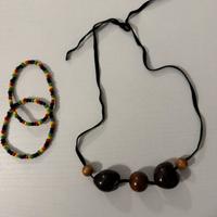 Collana e braccialetti