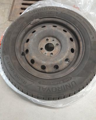 gomme uniroyal con cerchio di 14 mozzo fiat