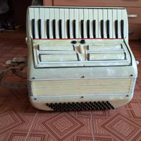 Fisarmonica 72 bassi 34 tasti