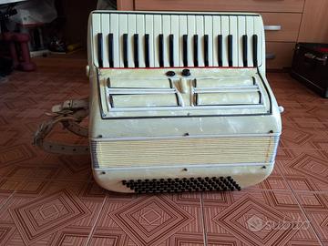 Fisarmonica 72 bassi 34 tasti