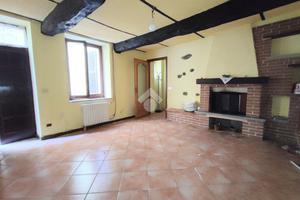 CASA SEMINDIPENDENTE A CAREZZANO