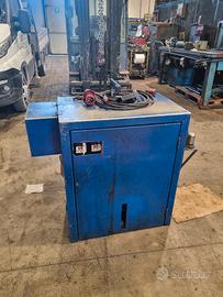 Taglierina per tubi idraulici con spellatubi