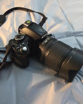 Nikon D3100 + 3 Obiettivi e kit accessori 