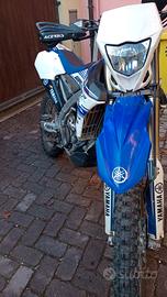 moto enduro WR 250 F