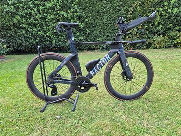 FACTOR HANZO - Dura Ace w/ Power Meter 2023