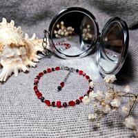 Braccialetto con perline e pietre di agata rossa