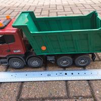 Bruder. Camion Scania con cassone ribaltabile