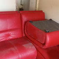 due divani in pelle. 