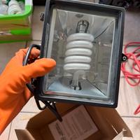 Proiettore con lampada