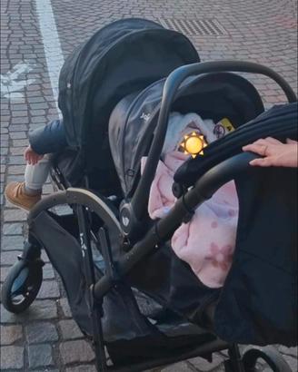passeggino doppio con l'ovetto