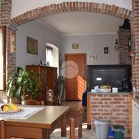 CASA DI CORTE A BENNA