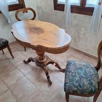 Tavolo ovale con sedie