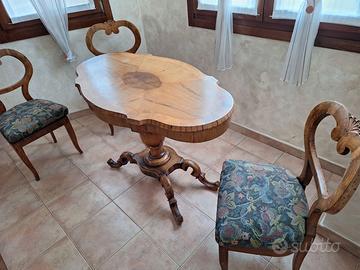 Tavolo ovale con sedie