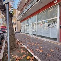 NEGOZIO A GIULIANOVA