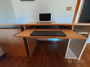 Scrivania con cassettiere e piano estraibile