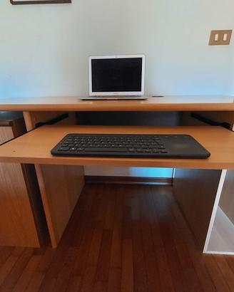 Scrivania con cassettiere e piano estraibile
