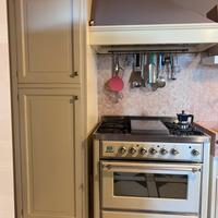 Cucina di pregio in legno di ciliegio completa