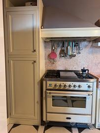 Cucina di pregio in legno di ciliegio completa