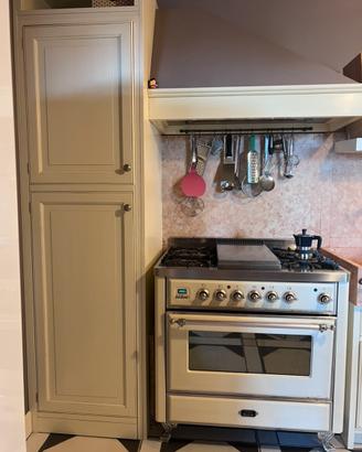 Cucina di pregio in legno di ciliegio completa