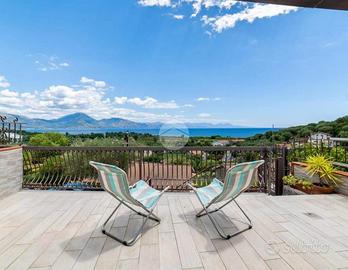 VILLA A SCHIERA A SANTA MARINA
