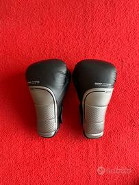 Guantoni Decathlon Outshock 10 oz - usati