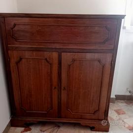 Credenza in Legno Massello con Ante e Cassetto