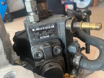 Pompa gasolio con staffa