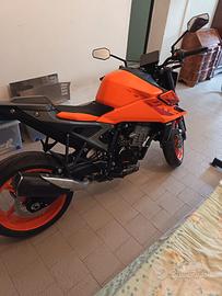 Duke 990