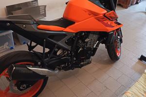 Duke 990