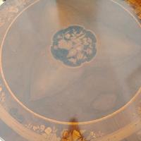 Tavolo e sedie color noce condizione impeccabili. 