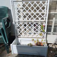 Fioriera bianca con spalliera