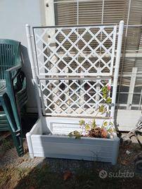 Fioriera bianca con spalliera