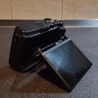 CANON EOS M3 + OBIETTIVO CANON 18-55mm + 2 batteri