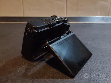 CANON EOS M3 + OBIETTIVO CANON 18-55mm + 2 batteri