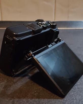 CANON EOS M3 + OBIETTIVO CANON 18-55mm + 2 batteri