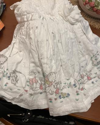 Vestitino da neonato con ricamo sotto tutto intorn