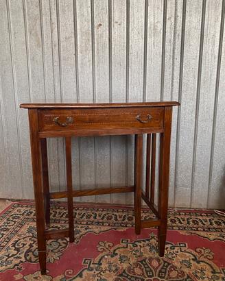 Tavolino in stile Liberty € 130,00
