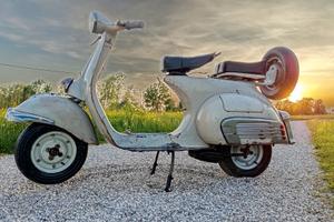 vespa 125 Anni 50 Targata VENEZIA  da passaggio 