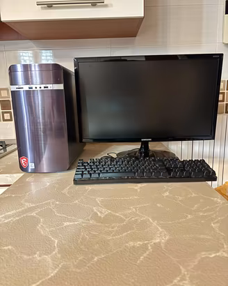 PC MSI i13 10^ gen. Monitor 24'' tastiera e mouse