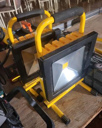 coppia faretto da cantiere a batteria 